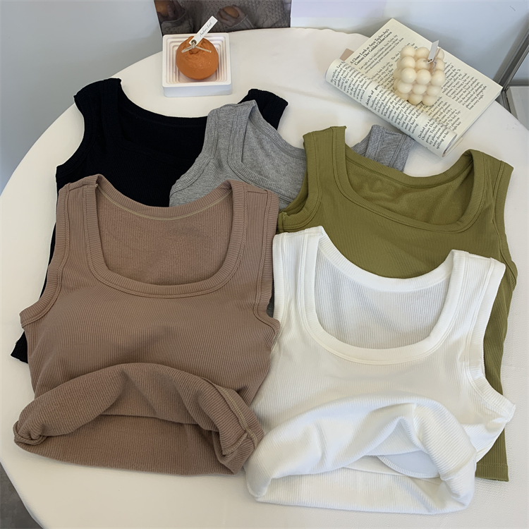 A fleece and thickened halter top for women to wear on the outside is warm and beautiful for the back in autumn and winter. It can be paired with a fitted sleeveless base top inside pic 7