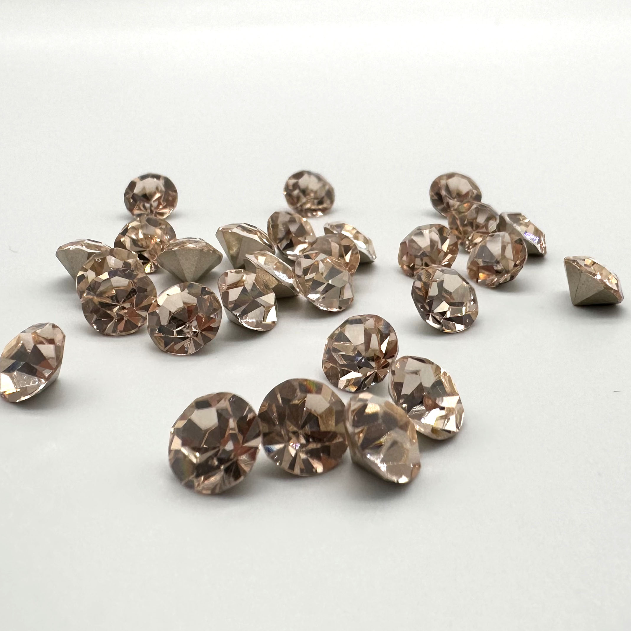 Xiangqin Crystal Jewelry Store S22 [4.9-5.0mm] Silk-colored gold quartz nail and nail diamond jewelry Crystal diamond accessories. details Picture