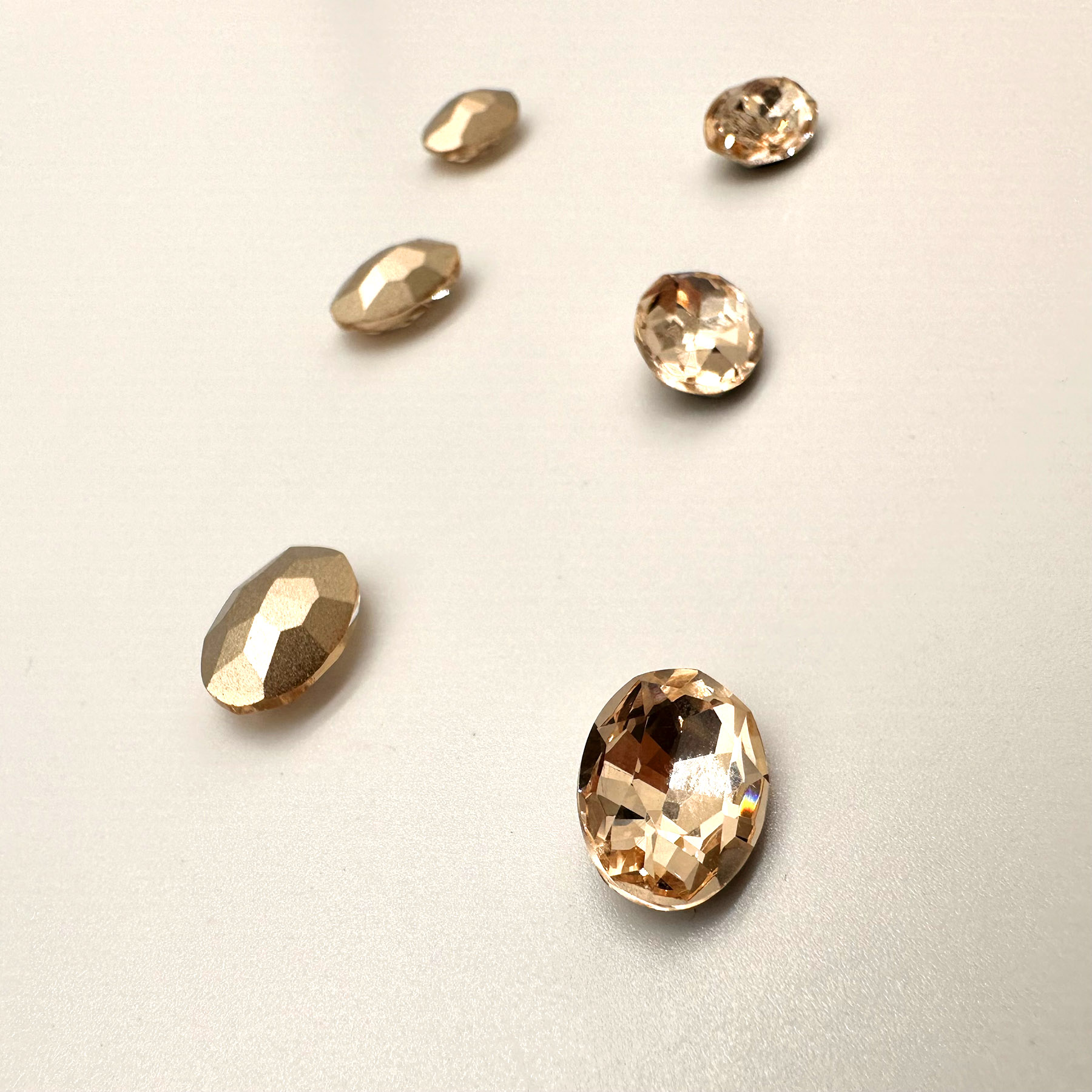 10 by 14 oval (Dan shape) pigeon egg silk-colored nail art, diamond mending shoes, clothing accessories, accessories and ornaments Application Scenario