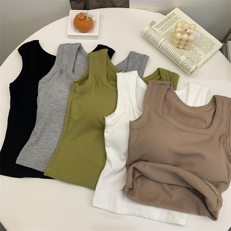A fleece and thickened halter top for women to wear on the outside is warm and beautiful for the back in autumn and winter. It can be paired with a fitted sleeveless base top inside pic 11