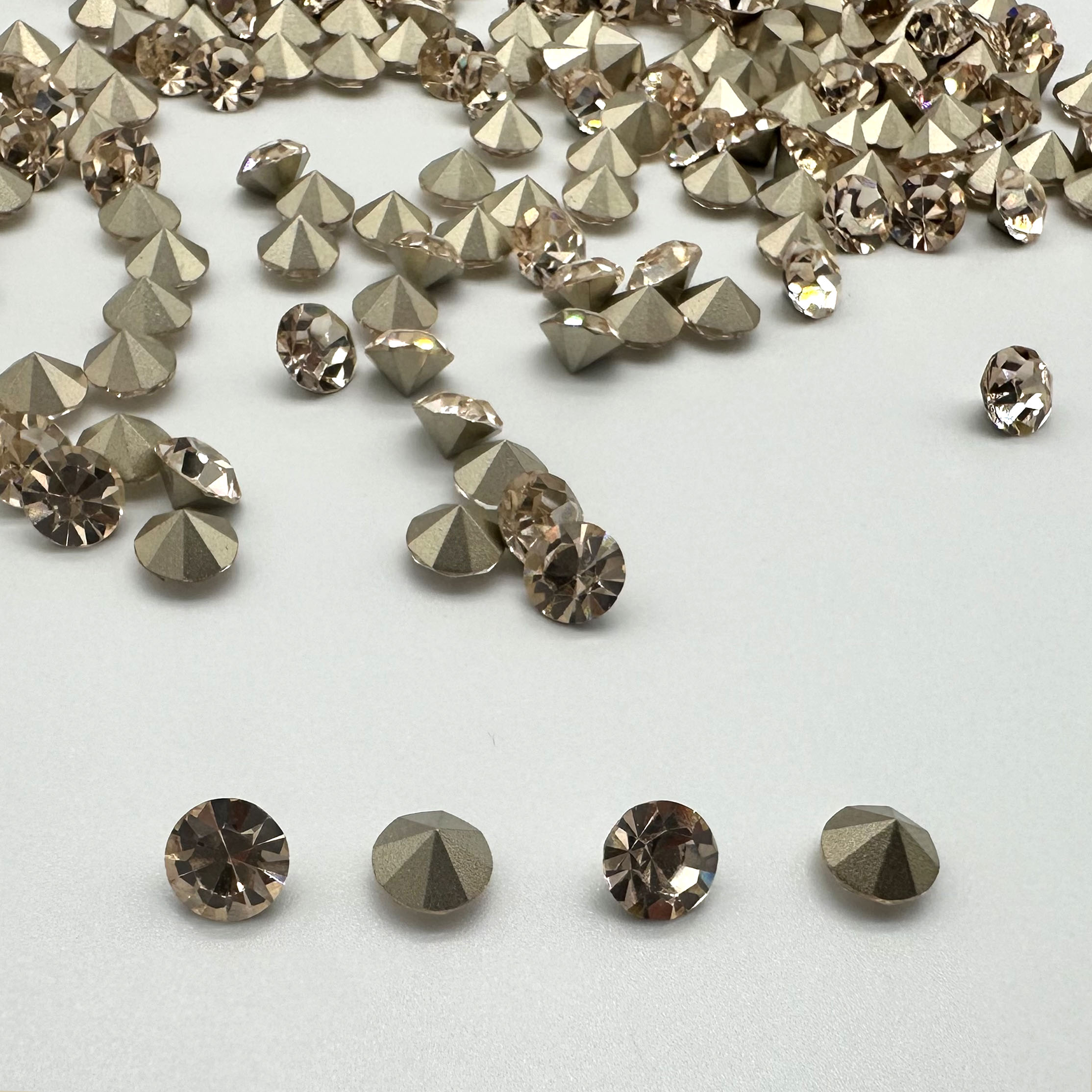 Xiangqin Crystal Jewelry Store S22 [4.9-5.0mm] Silk-colored gold quartz nail and nail diamond jewelry Crystal diamond accessories. Application Scenario