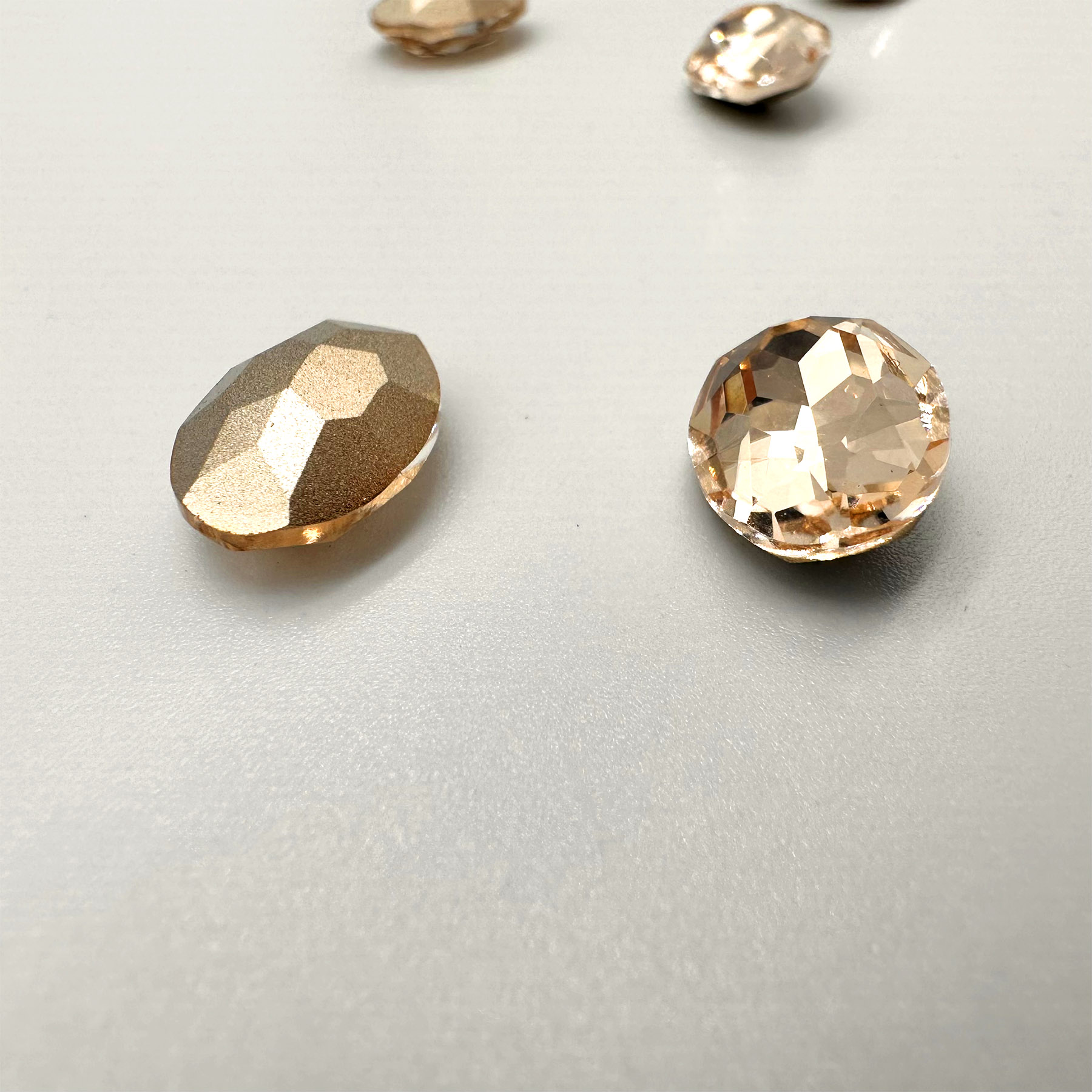 10 by 14 oval (Dan shape) pigeon egg silk-colored nail art, diamond mending shoes, clothing accessories, accessories and ornaments details Picture