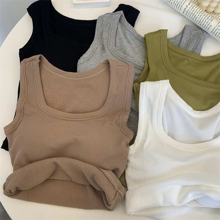 A fleece and thickened halter top for women to wear on the outside is warm and beautiful for the back in autumn and winter. It can be paired with a fitted sleeveless base top inside pic 10