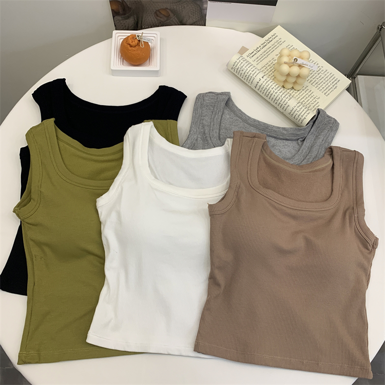A fleece and thickened halter top for women to wear on the outside is warm and beautiful for the back in autumn and winter. It can be paired with a fitted sleeveless base top inside pic 6