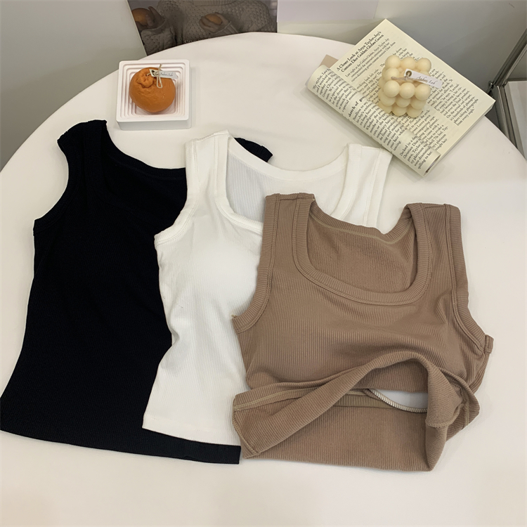 A fleece and thickened halter top for women to wear on the outside is warm and beautiful for the back in autumn and winter. It can be paired with a fitted sleeveless base top inside pic 8