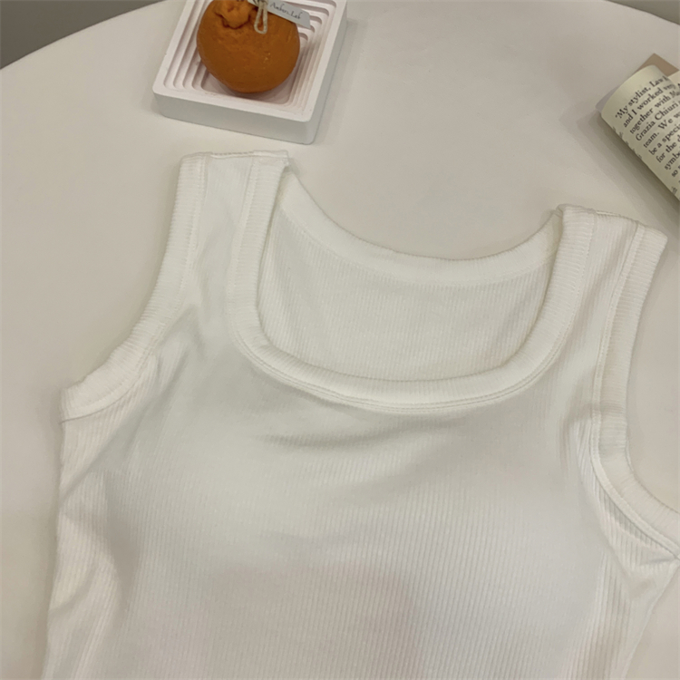 A fleece and thickened halter top for women to wear on the outside is warm and beautiful for the back in autumn and winter. It can be paired with a fitted sleeveless base top inside pic 15