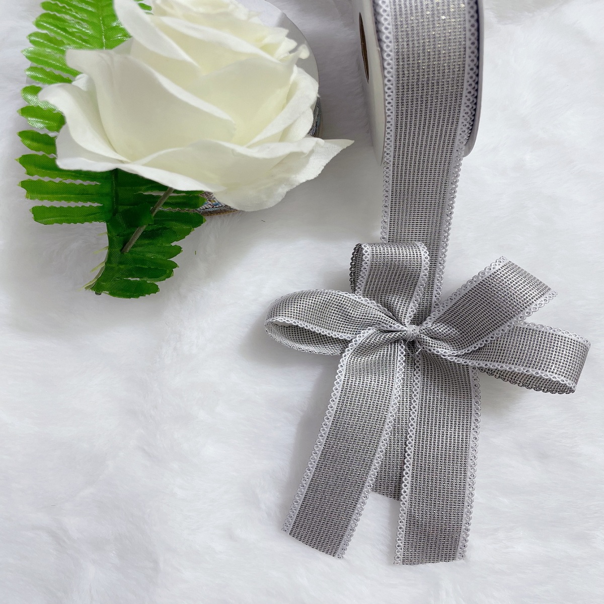 Factory Direct Sales New 2.5 Cm Black And White Small Check Gold Wire Jewelry With Packaging Belt Item Picture