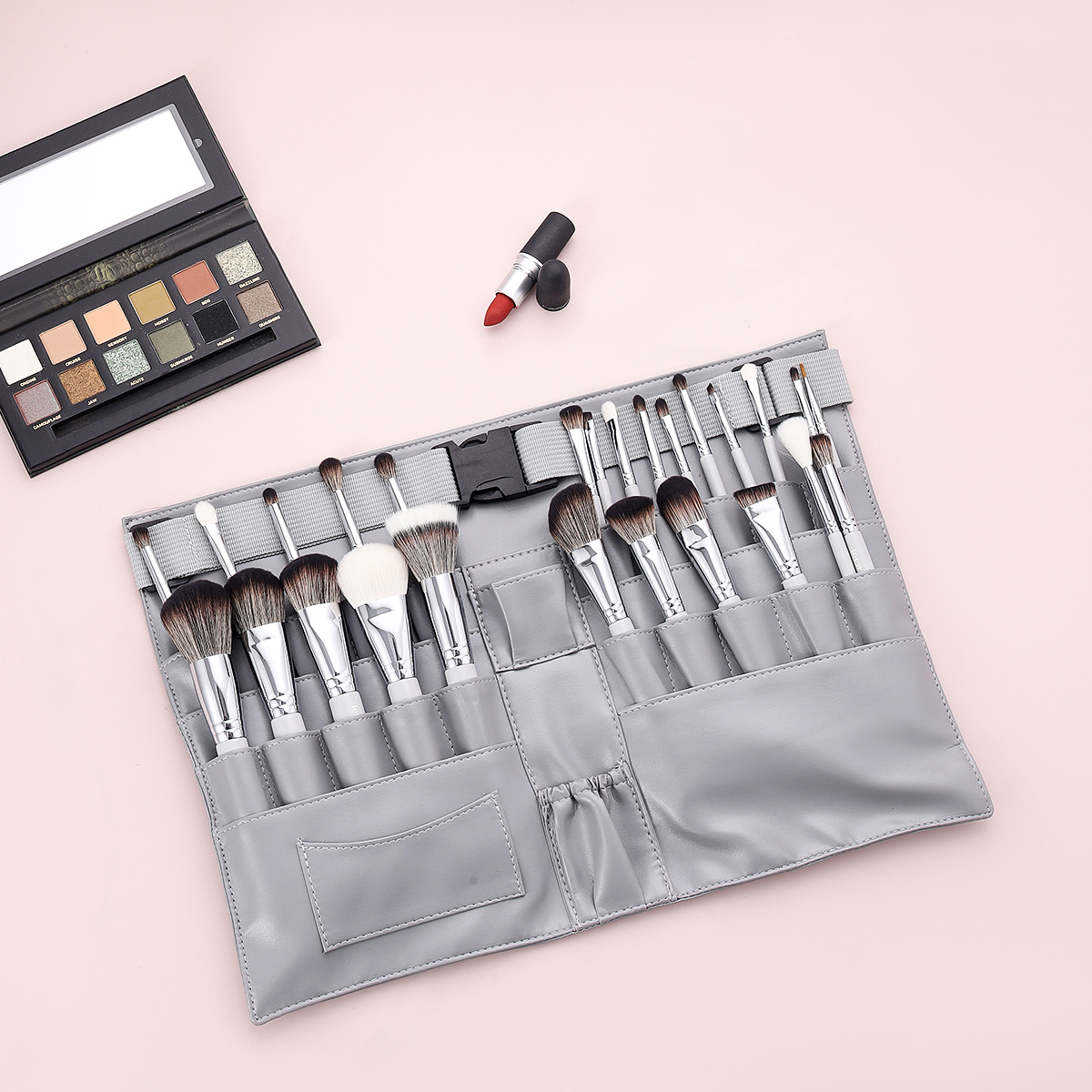 24 Wool Brush And Black Fanny Pack For Easy Use By Professional Makeup Artists
