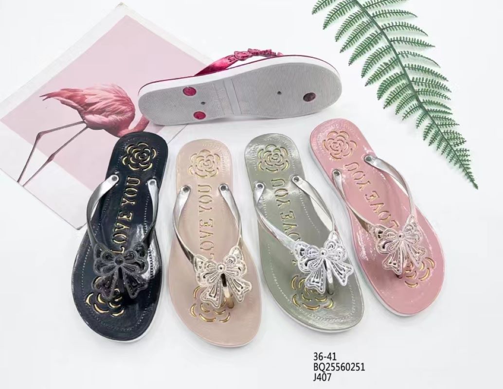 Sandals in solid color and simple, new Instagram star snap toe snap outdoor summer resort beach shoes thumbnail