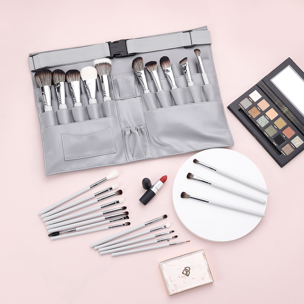 24 Wool Brush And Black Fanny Pack For Easy Use By Professional Makeup Artists details Picture
