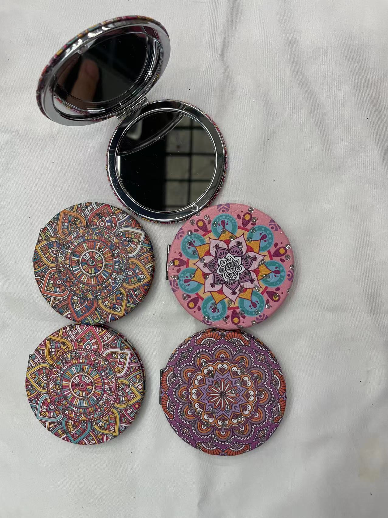 Double-Sided Folding Makeup Mirror Cartoon Mirror Pocket Portable Mirror Can Be Customized Logo Application Scenario