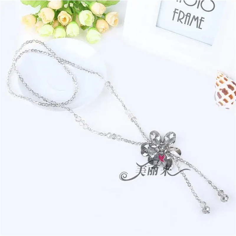 Totem Jewelry Crystal Beaded Double-Sided Floral Pendant Necklace 104 details Picture