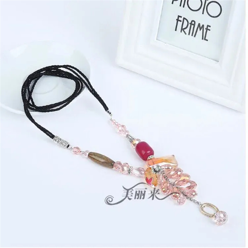 Totem Jewelry Trend Fashion With Angel Wings Crystal Pendant Necklace 121 Application Scenario