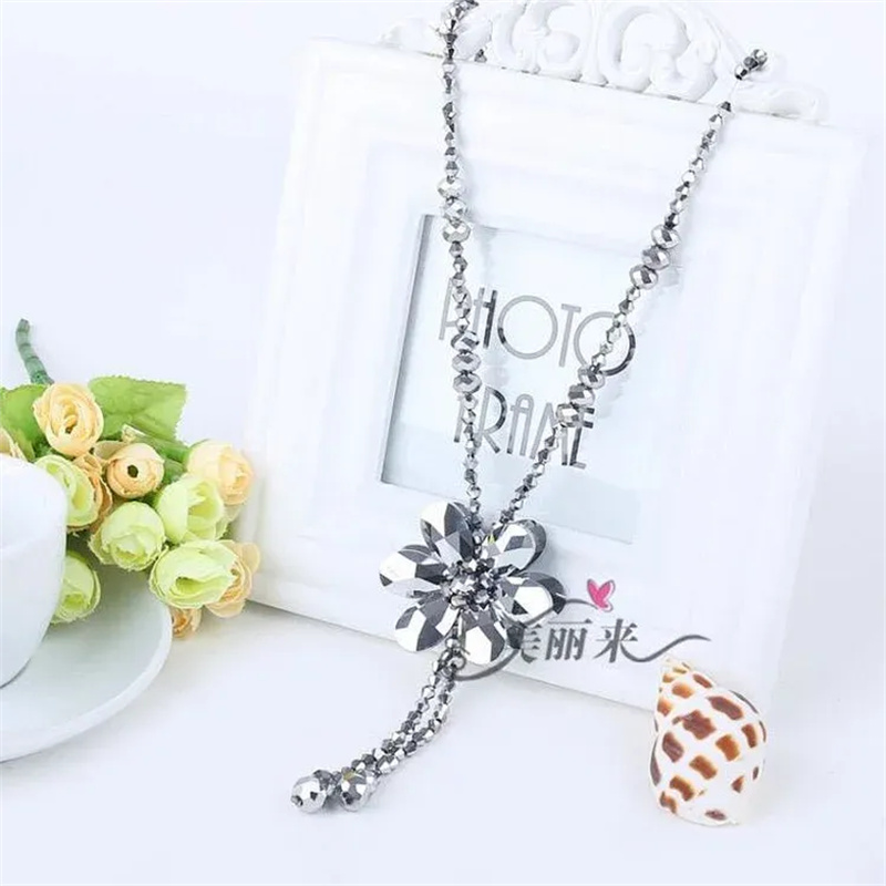 Totem Jewelry Crystal Beaded Double-Sided Floral Pendant Necklace 104