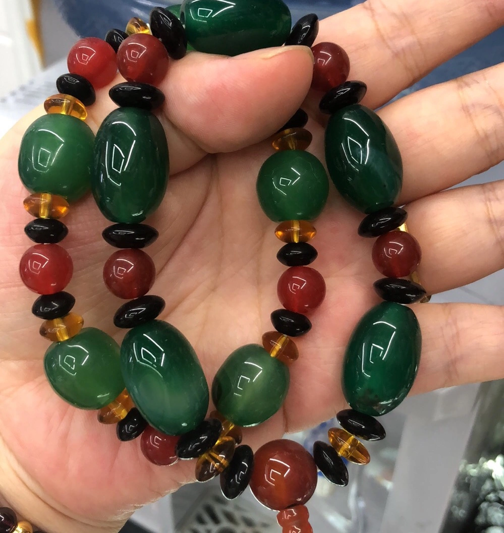 The jade bracelet exudes a sense of sophistication, with a retro European and American style and a simple layering design details Picture