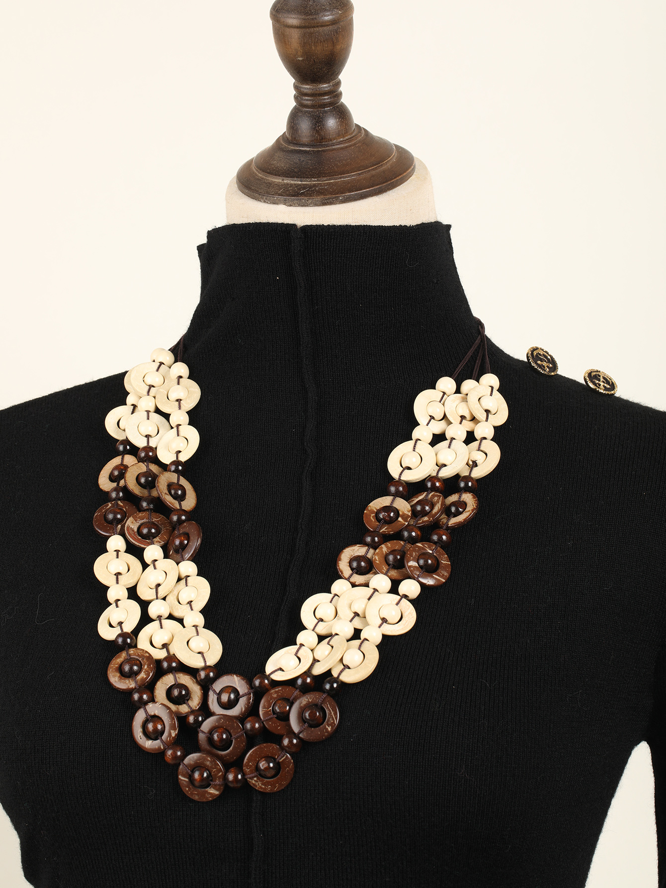Bohemian tropical style ethnic style vintage handmade coconut shell necklace Fucoco-251 details Picture