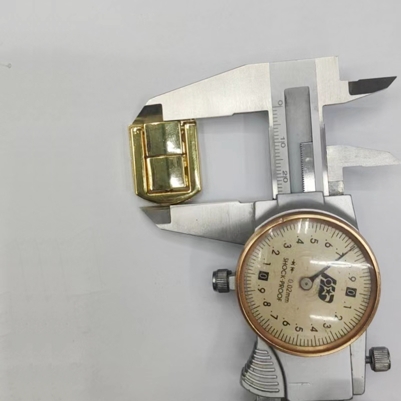 日字扣 合金扣 箱包锁扣  纸盒锁扣 箱包扣 盒扣  1007详情4