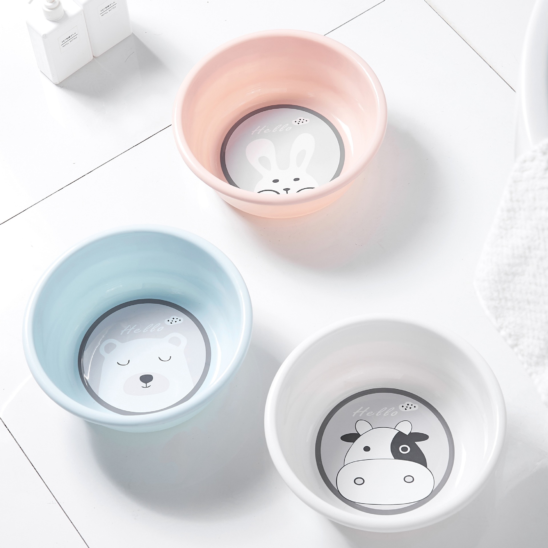 Plastic washbasin