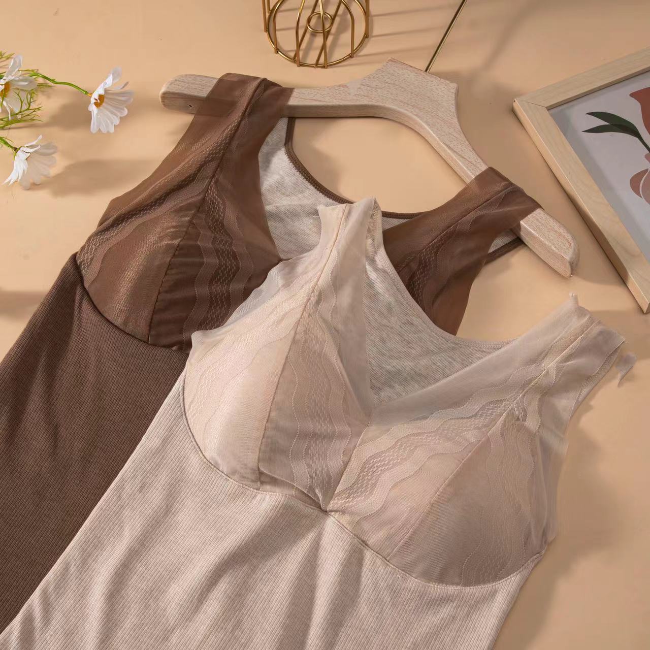 Autumn-Winter Gauze Lace V-Neck Slim-Fit And Fleece Thermal Vest Women's Sleeveless Base Top details Picture
