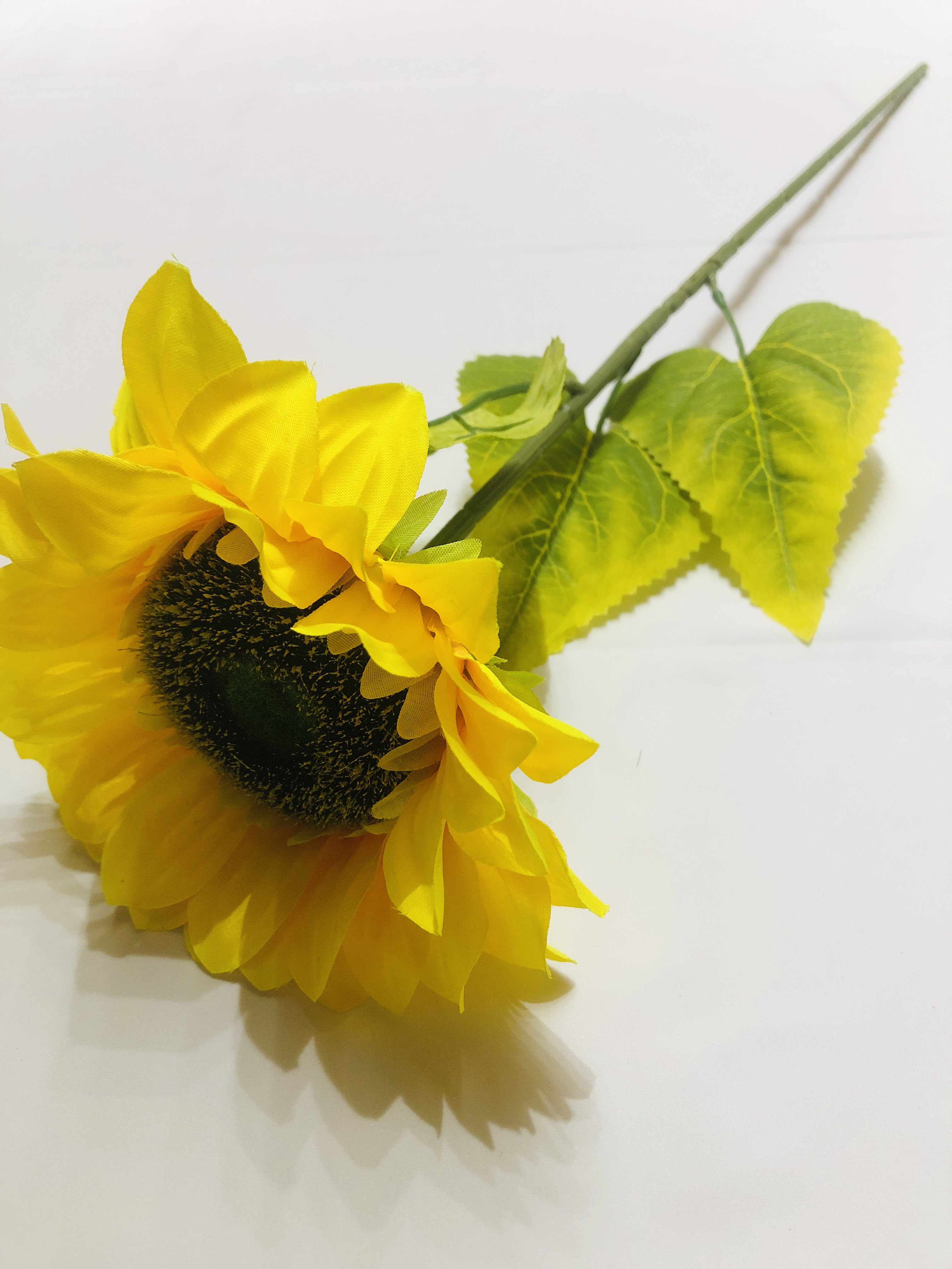Sunflower decoration used in restaurant table setting