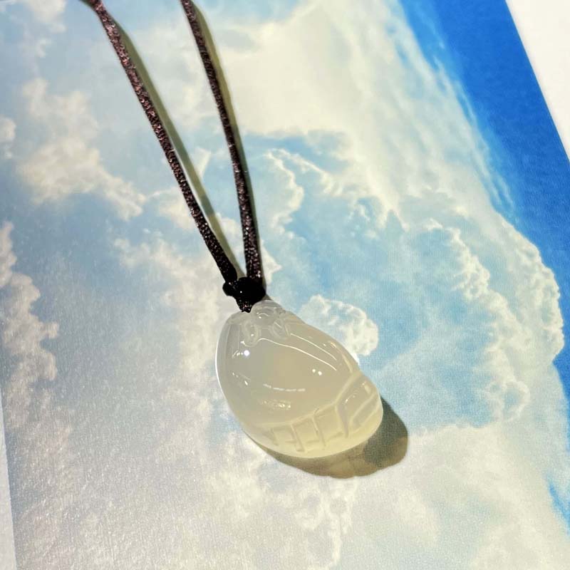 New natural agate white chalcedony contentment small feet men's and women's pendant accessories manufacturers direct sales accessories thumbnail