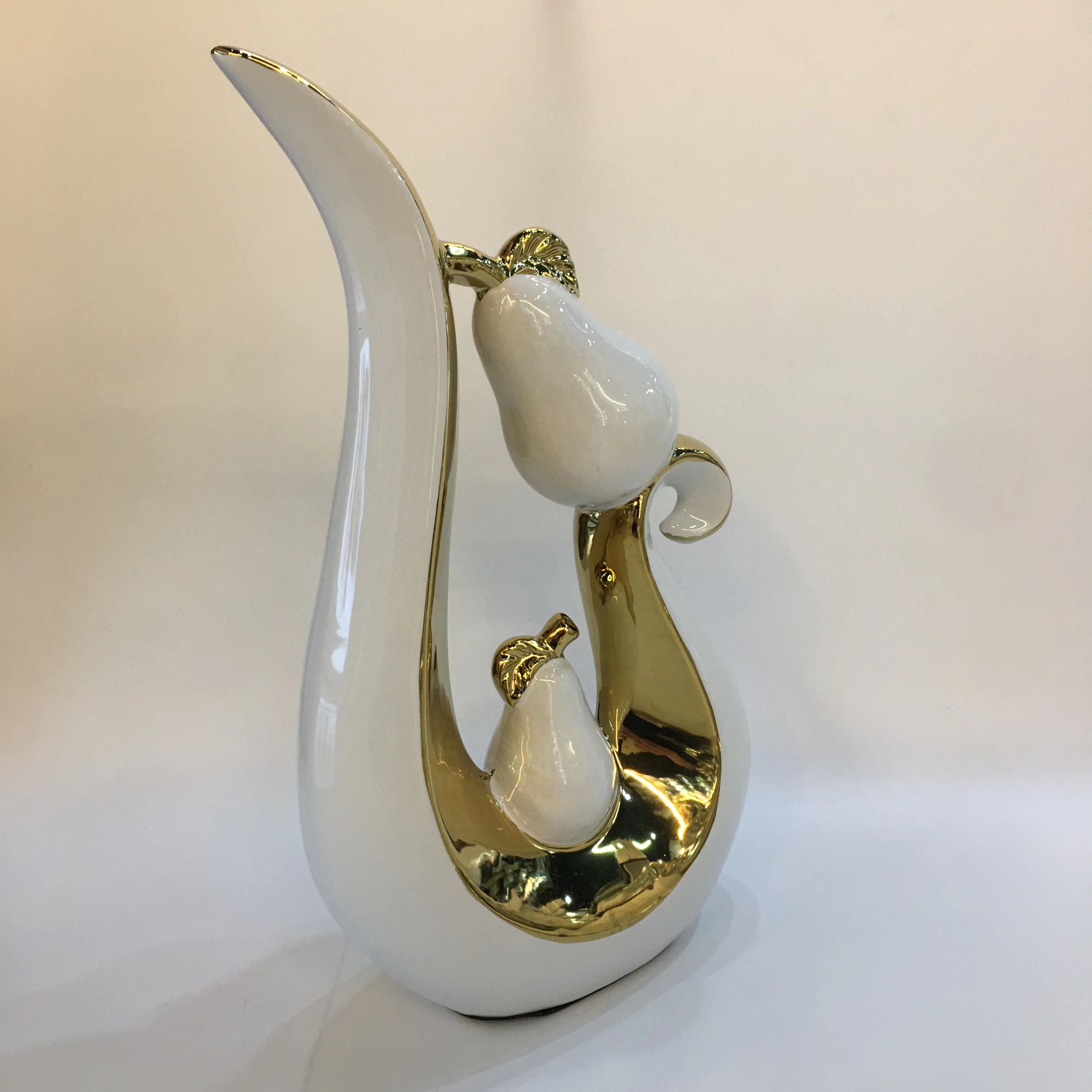 2025chinagoods904 New products: Handicrafts, gifts, craft ornaments, light luxury hotel and home ceramic electroplated ornaments, creative abstract art soft furnishings, office model room TV cabinet ornaments Item Picture