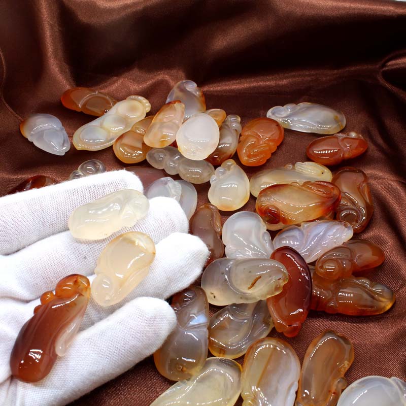 Night market stall goods tourism goods natural stone agate pendant pendant chalcedony carved flower pieces mixed batch manufacturers thumbnail