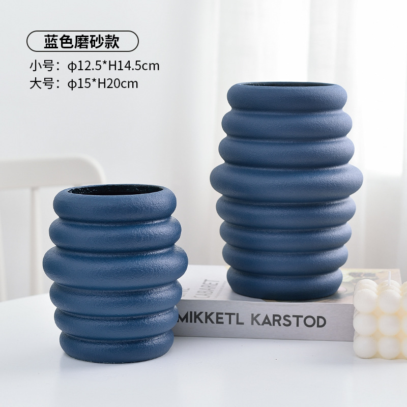 New threaded ceramic electroplated iridescence vases, home gold and silver ornaments, flower vases, living room dining tables, hotel and wedding handicrafts details Picture