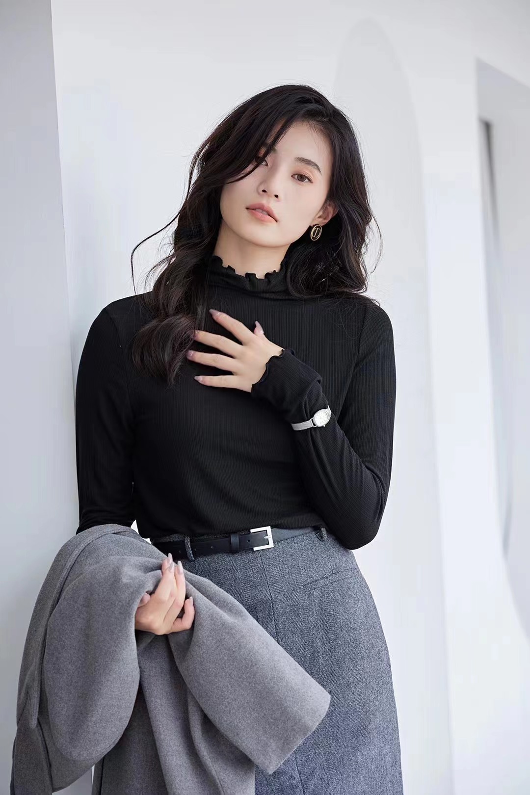 Autumn And Winter Fashion Women's High Neck Wooden Ear Lace Autumn And Winter With Wavy Thermal Top 8818