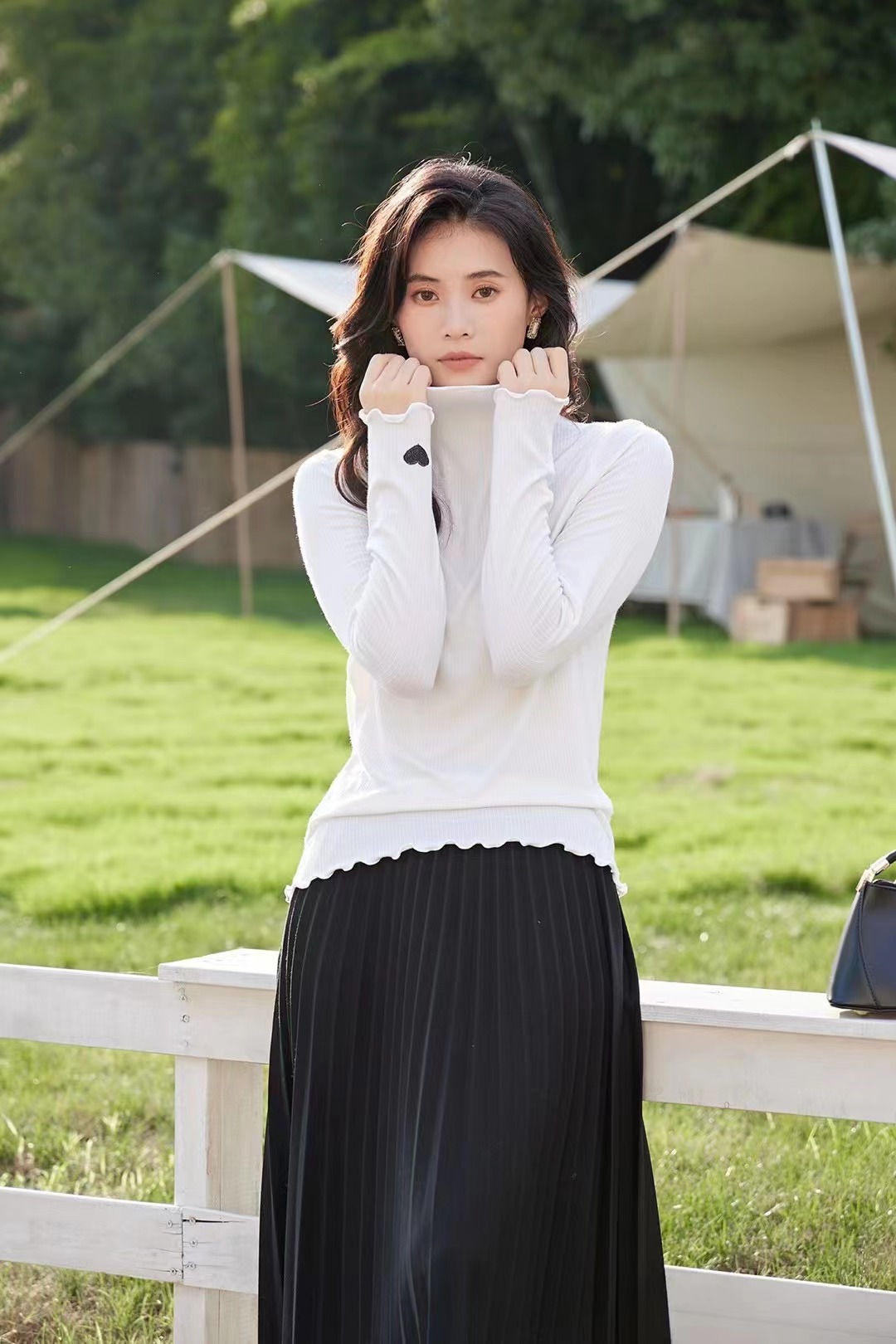 Autumn And Winter Fashion Ladies High Neck Wooden Ear Lace In Autumn And Winter With Vertical Stripes Thermal Top 8820