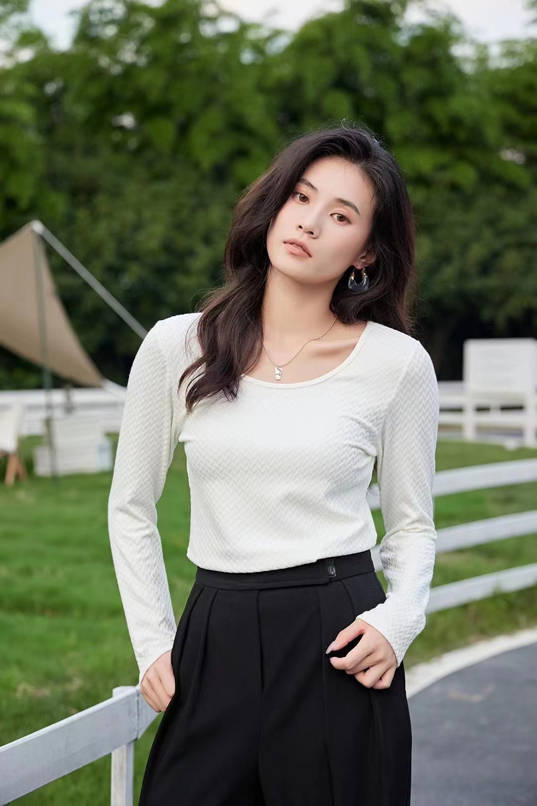 Autumn And Winter Fashion Ladies Round Neck T-Shirt Long Sleeve In Autumn And Winter With Fashion Pattern Thermal Top 8819 details Picture