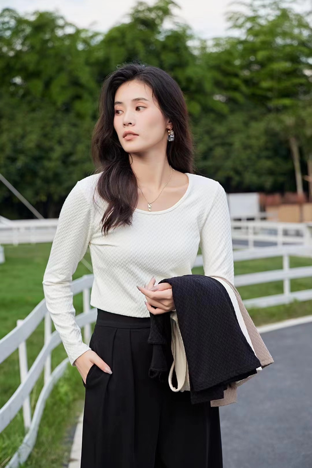 Autumn And Winter Fashion Ladies Round Neck T-Shirt Long Sleeve In Autumn And Winter With Fashion Pattern Thermal Top 8819