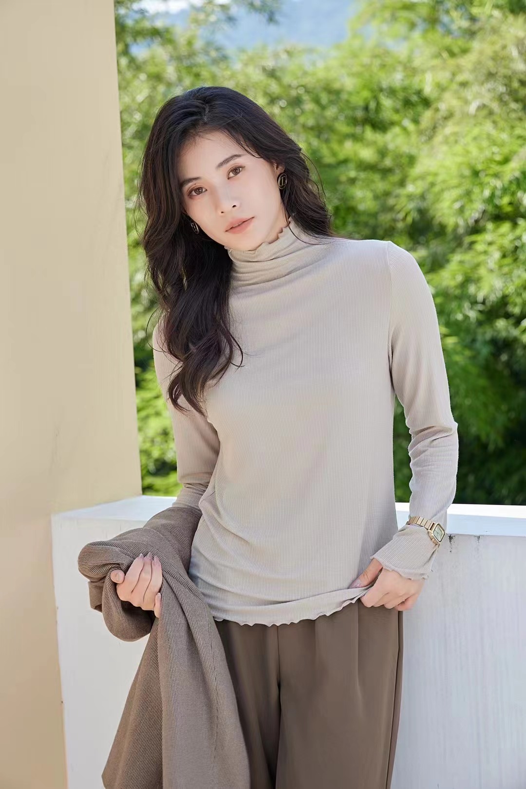 Autumn And Winter Fashion Ladies High Neck Wooden Ear Lace In Autumn And Winter With Vertical Stripes Thermal Top 8820 details Picture