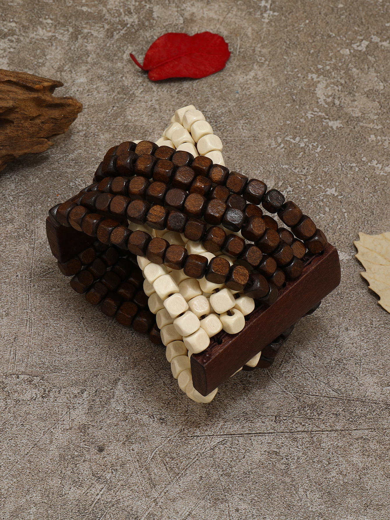 Boho tropical folk style retro handmade wooden beaded bracelet Fucoco-375 Application Scenario