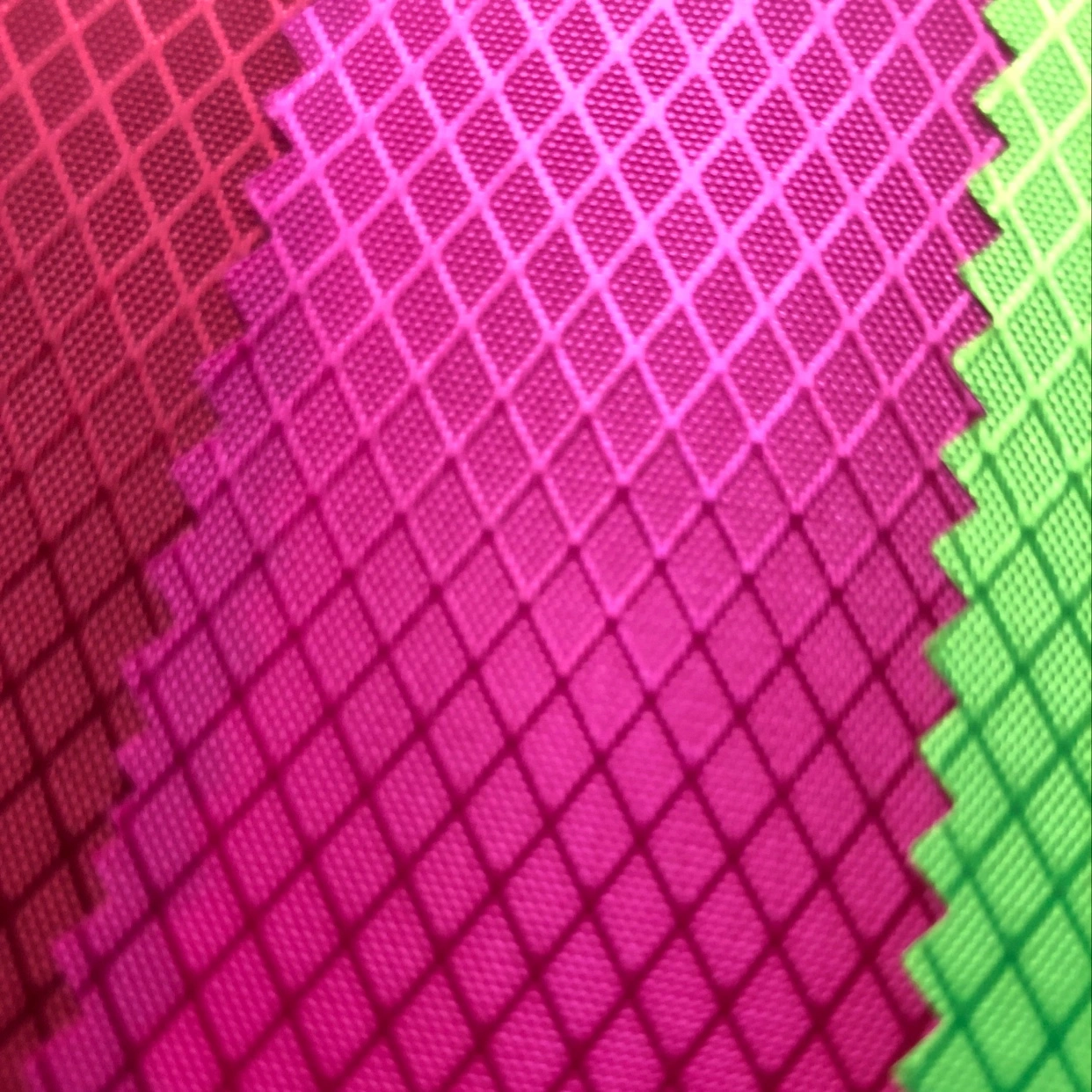 Factory direct sales of popular new toothpick cloth, pvc Oxford cloth, fine three-strand toothpick pattern Oxford cloth, jacquard fabric for luggage and handbags, leather, large stock of various high and medium-grade luggage fabrics Application Scenario