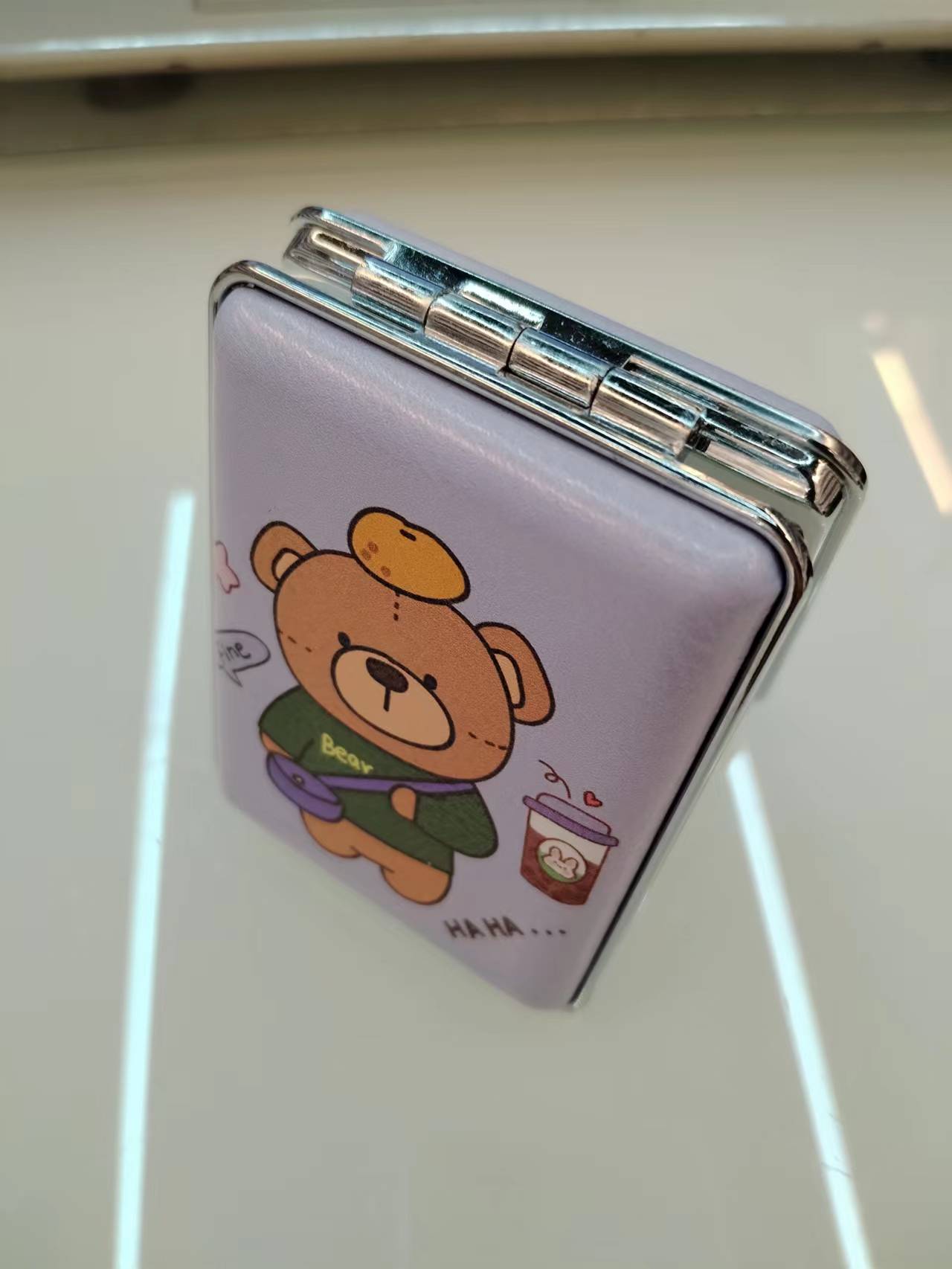 Little Bear makeup mirror, pocket mirror, small mirror, PU professional customization, customer pictures Application Scenario
