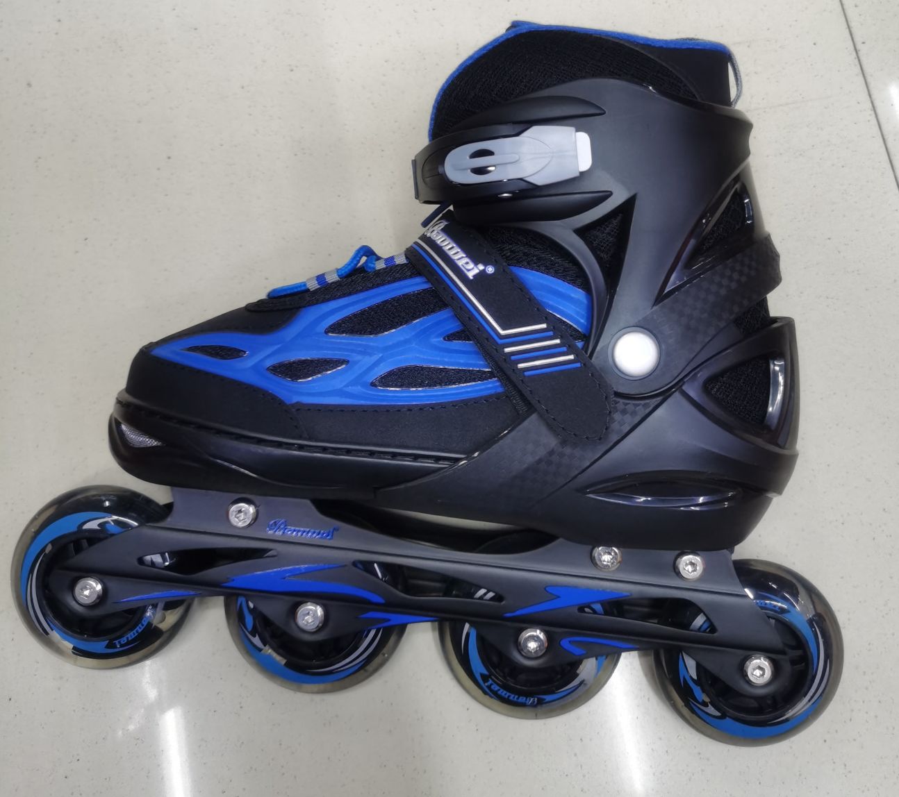 188 Set Pu Roller Skates Adjustable Size Roller Skates Full Flash Roller Skates Item Picture