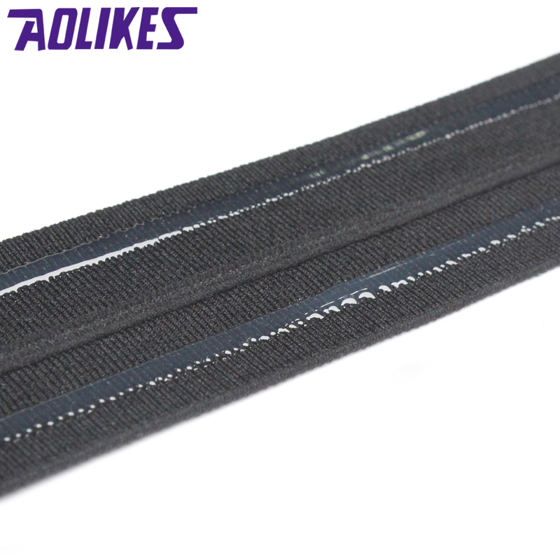 Stylish woman wearing the headband with casual streetwear outfit