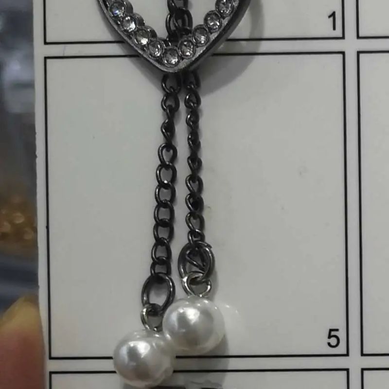 Alloy accessories, pearl pendants, metal four-piece buckles in stock, alloy buttons wholesale, regular styles of shoes, hats, clothing accessories details Picture