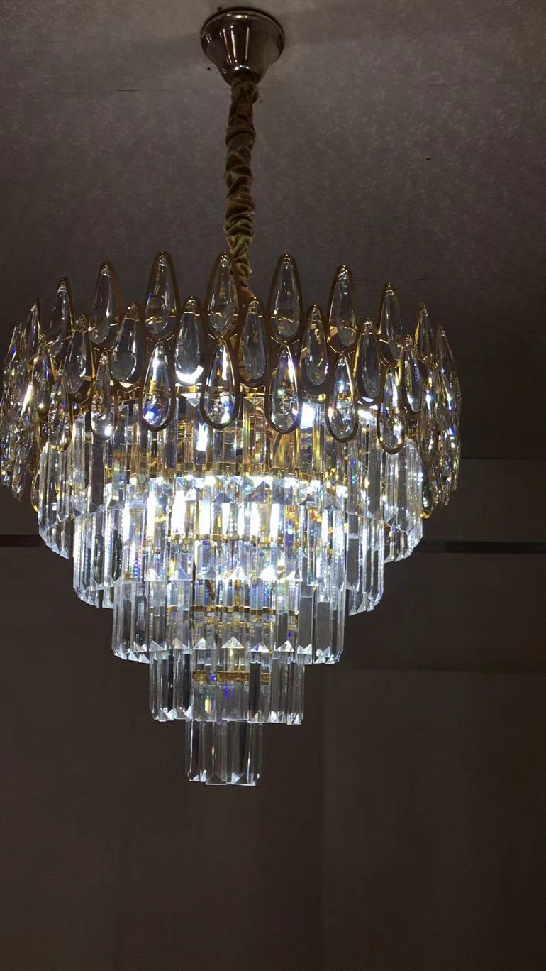 The European court-style decoration features elegant and noble chandeliers pic 12