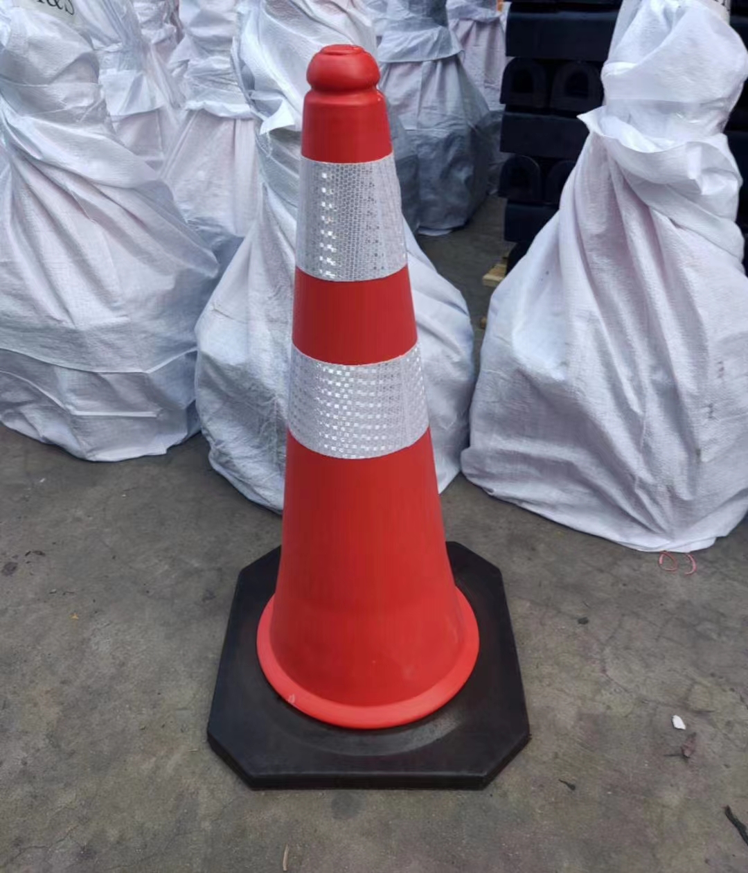 路障/路锥/反光锥桶产品图