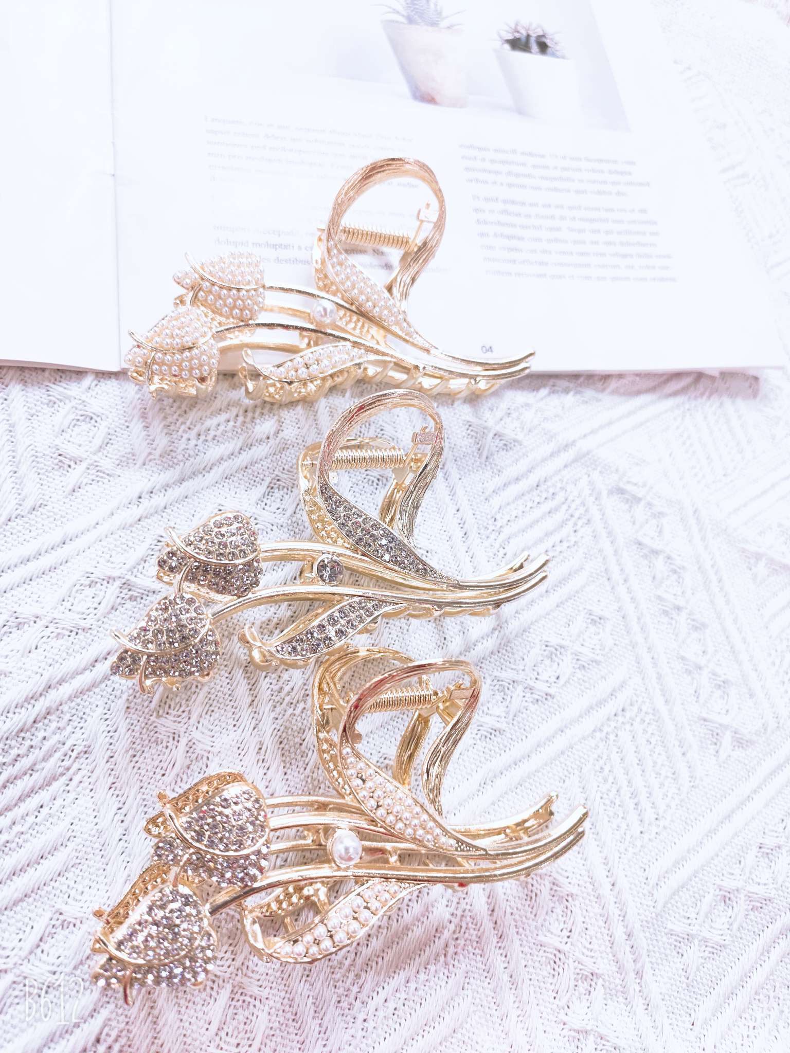 New Korean Wave Cute Children Rose Gold Small Hair Claw Double Leaf Rainbow details Picture