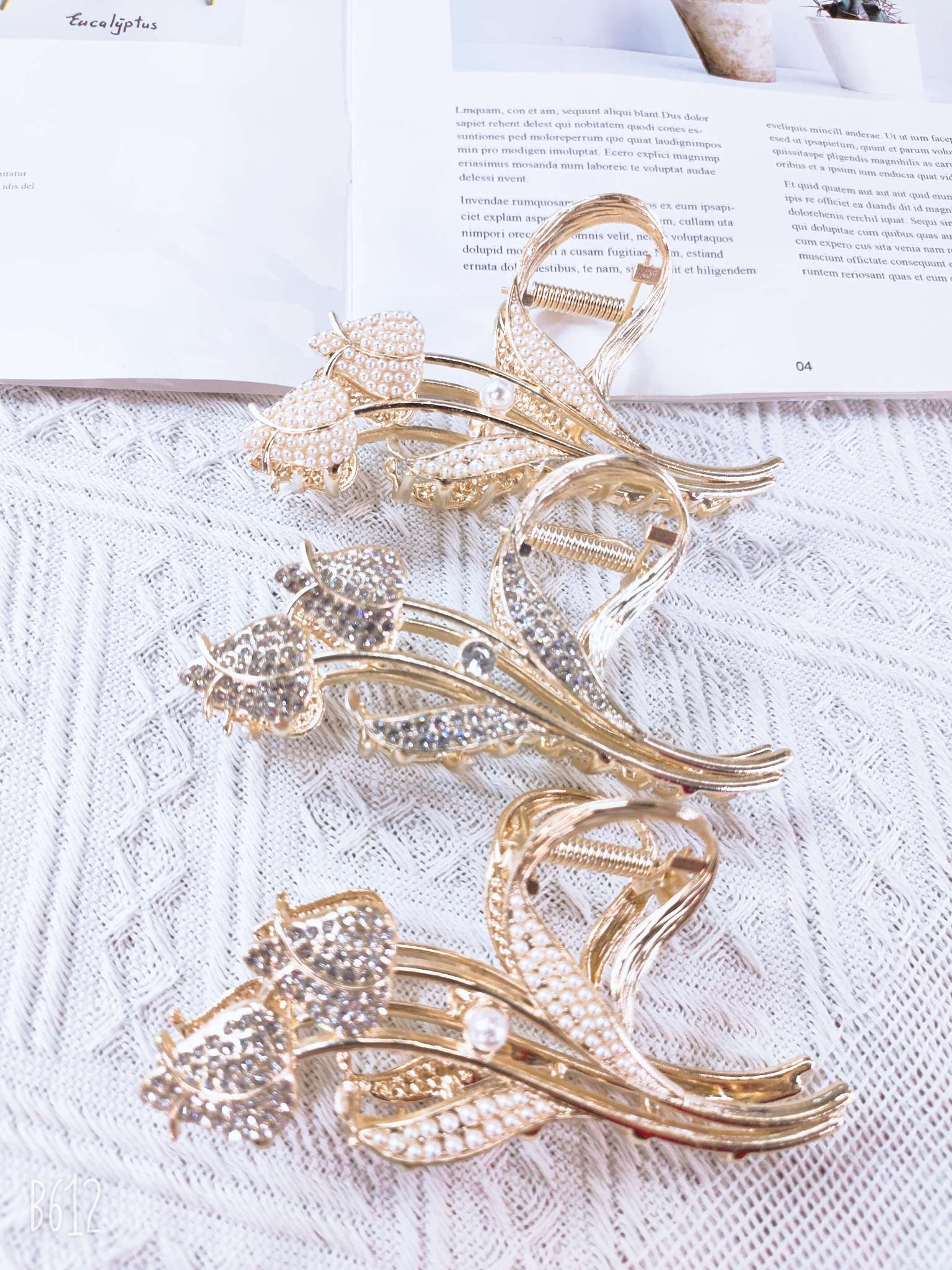 Korean Style Ladies Alloy Hairpin Rhine-Diamond Bow Head Buckle Application Scenario