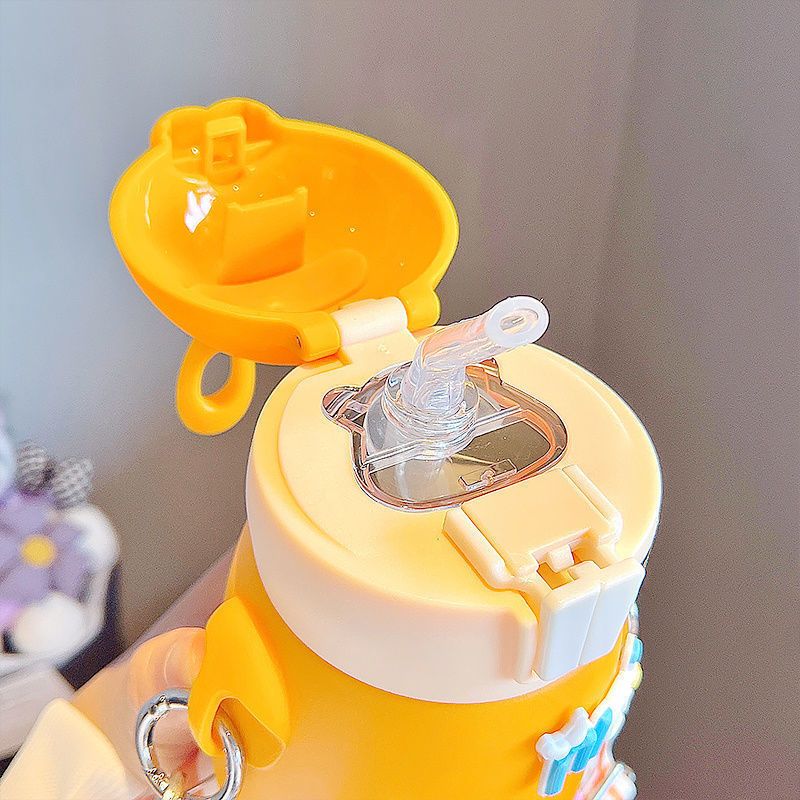 New large-capacity insulated cup, Cute Rabbit Sports Straw cup, 316 stainless steel, high appearance level outdoor portable water cup Application Scenario