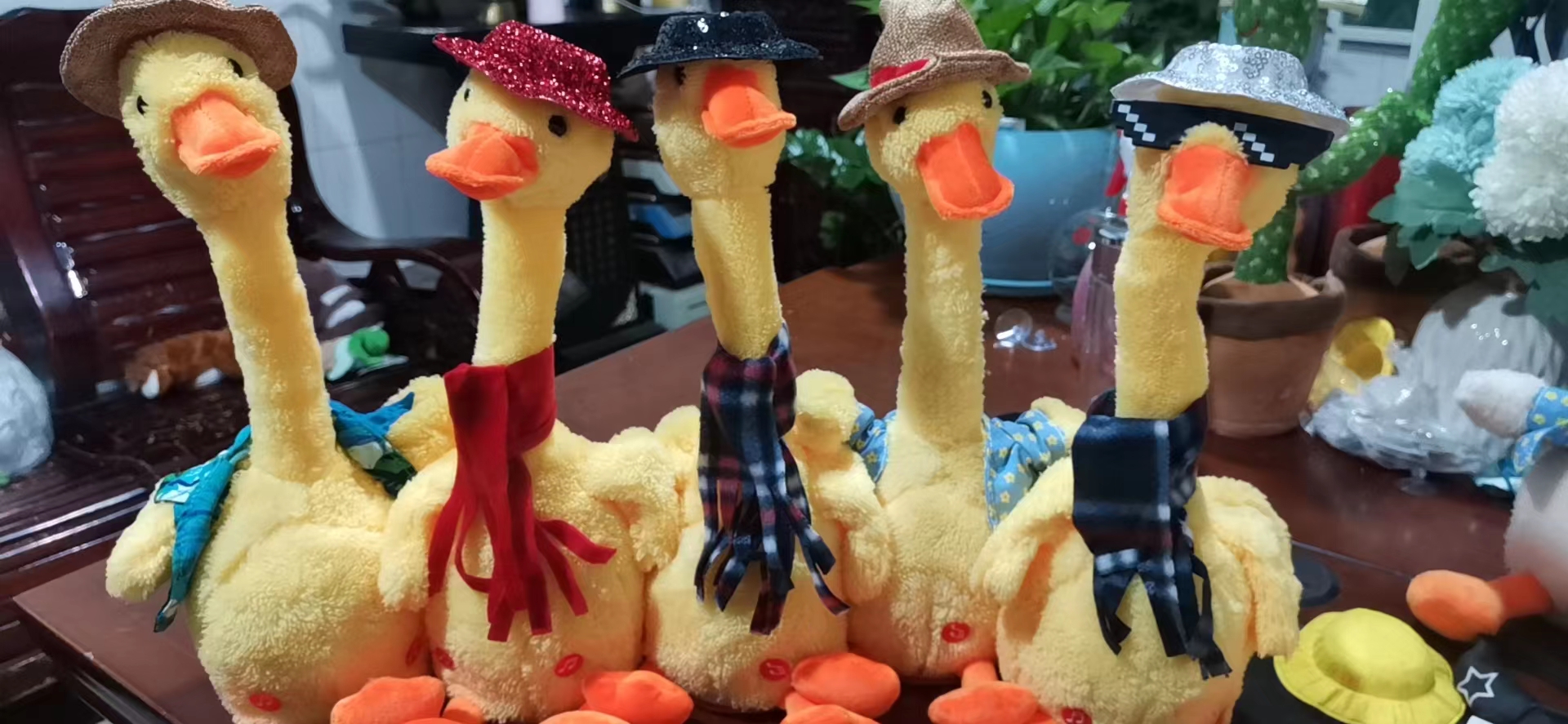 The best-selling electric toy, cactus Yellow Duck, twists its battery