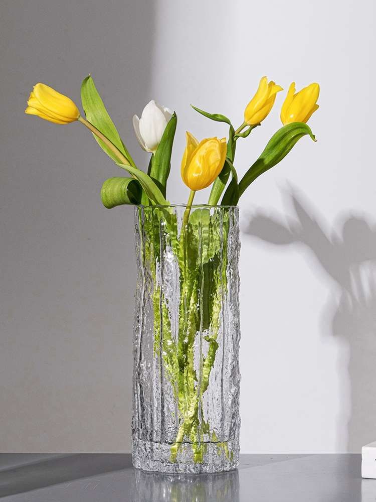 Ice cream ice cream ice cream ice cream ice cream vase glass transparent flower arrangement rose flowers living room table decoration