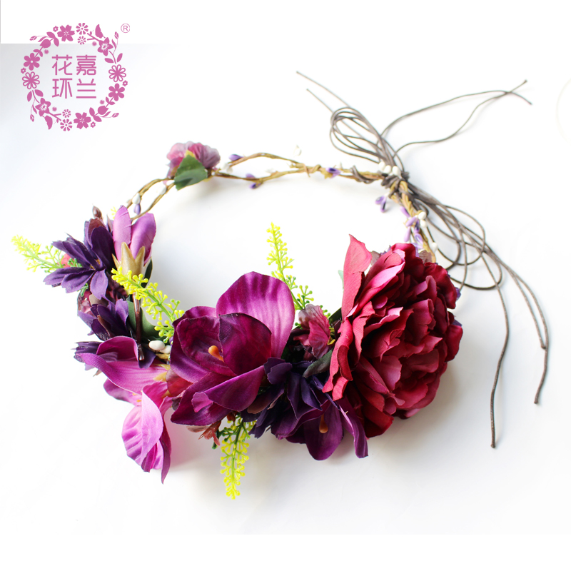 The Southeast Asian tropical style, with its charming, bright red fringed rose headband, is also perfect for taking photos when going out for a trip Specification image
