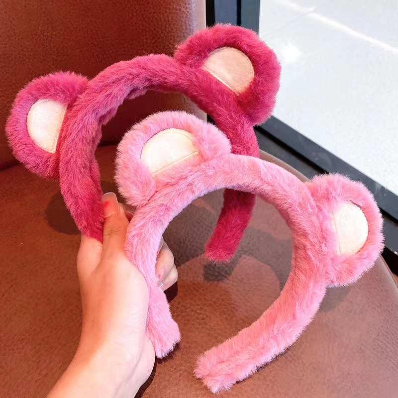South Korea Dongdaemun plush strawberry bear headband 2022 new autumn and winter face wash headband pressure hair non-slip hair card thumbnail