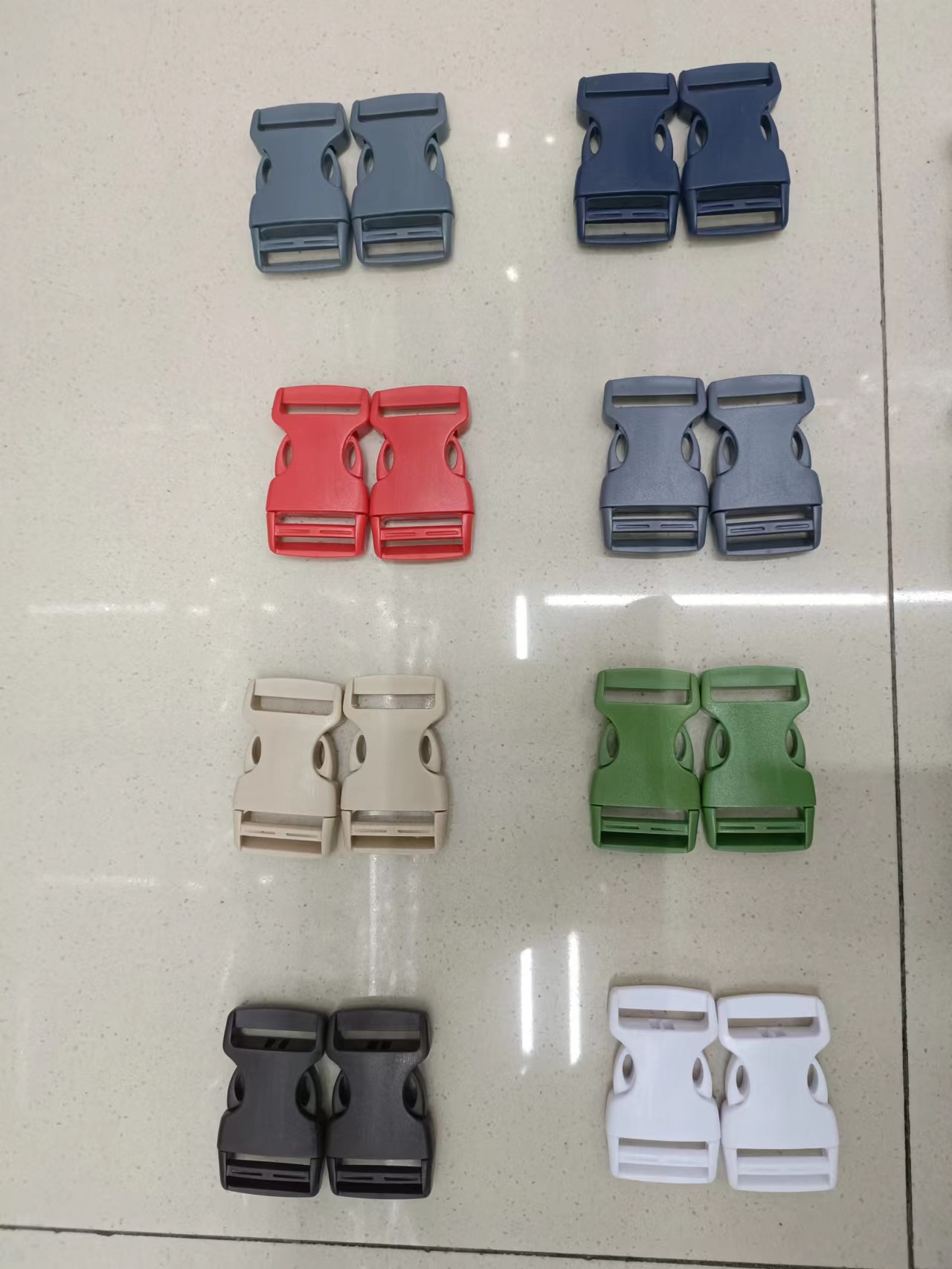 Manufacturers Directly Supply White Plastic Buckle Bag Accessories Plastic Fanny Pack Buckle Black Multi-Functional Bag Buckle Spot Wholesale details Picture