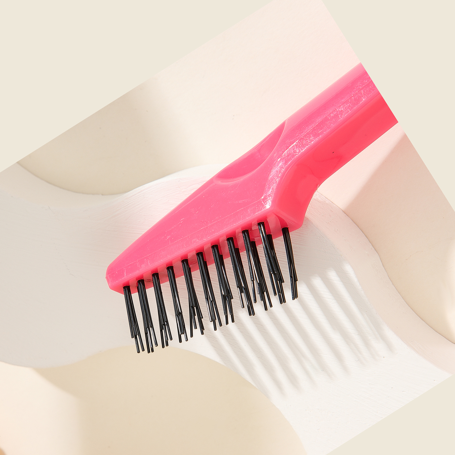 Comb hair cleaner, curling comb, air comb, airbag comb, hair and dust removal, comb cleaning wonder Application Scenario